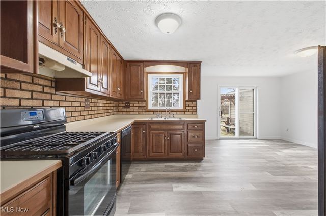 541 Blossom Avenue, Campbell, OH 44405