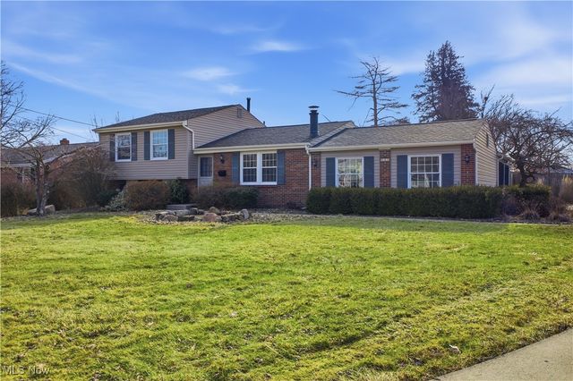 541 Blossom Avenue, Campbell, OH 44405