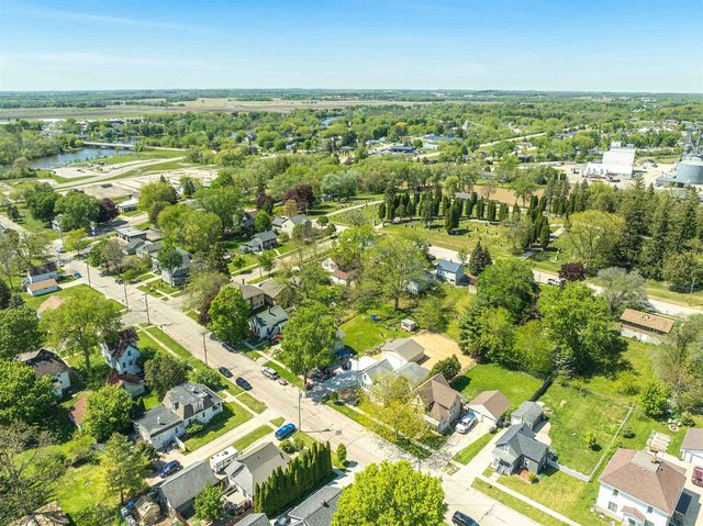 223 E Woolcock Street, Jefferson, WI 53549