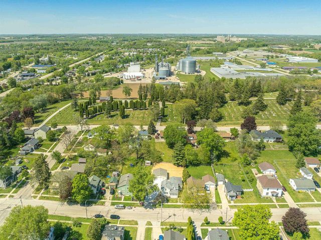 223 E Woolcock Street, Jefferson, WI 53549
