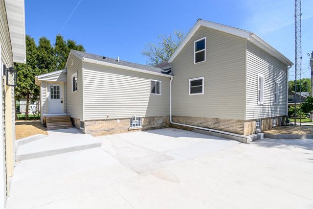 223 E Woolcock Street, Jefferson, WI 53549