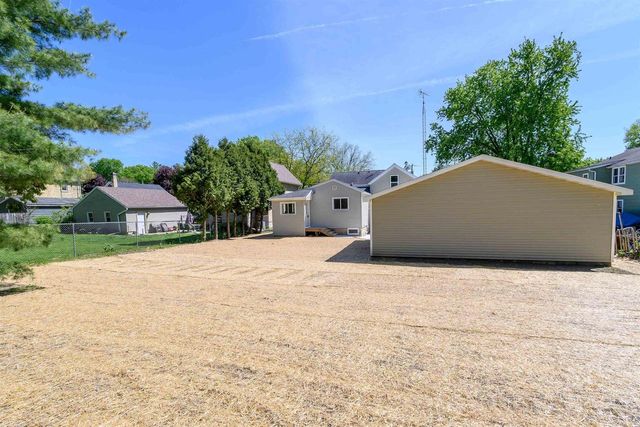 223 E Woolcock Street, Jefferson, WI 53549