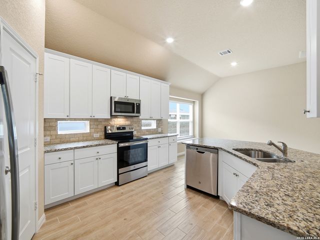 233 HOLLAND PARK, Schertz, TX 78108