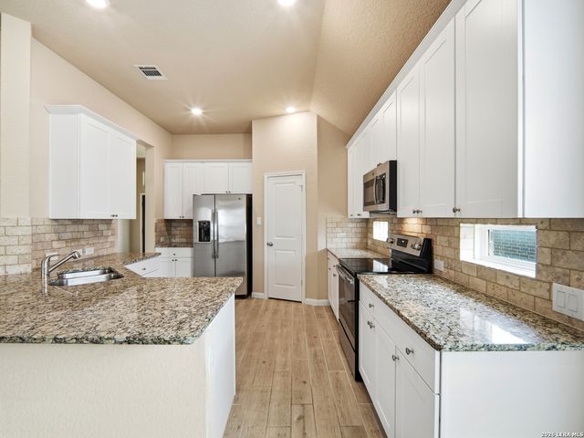 233 HOLLAND PARK, Schertz, TX 78108