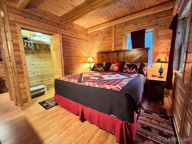 9015 E Powell Lake Road, Wetmore, MI 49895