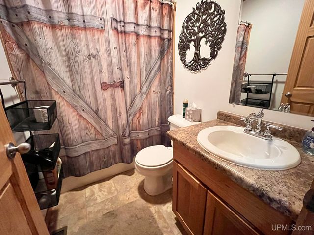 9015 E Powell Lake Road, Wetmore, MI 49895