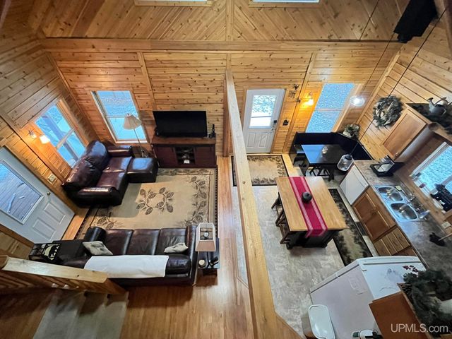 9015 E Powell Lake Road, Wetmore, MI 49895