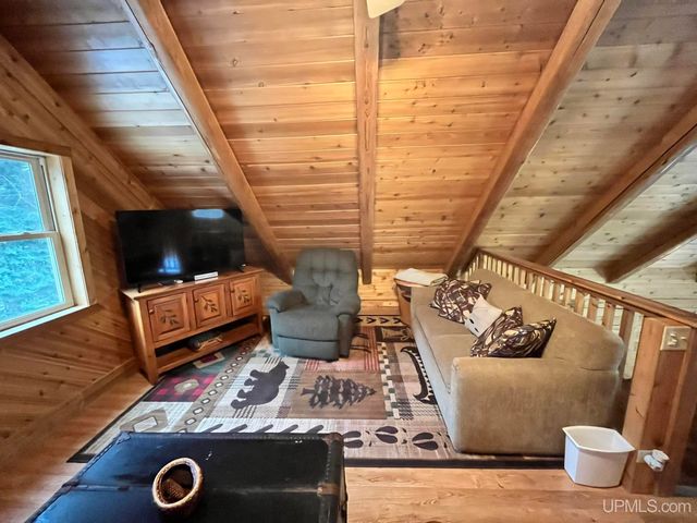 9015 E Powell Lake Road, Wetmore, MI 49895