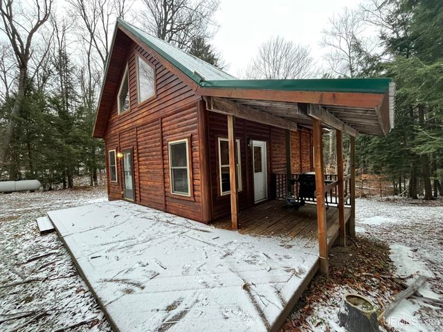 9015 E Powell Lake Road, Wetmore, MI 49895