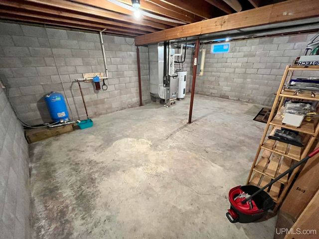 9015 E Powell Lake Road, Wetmore, MI 49895