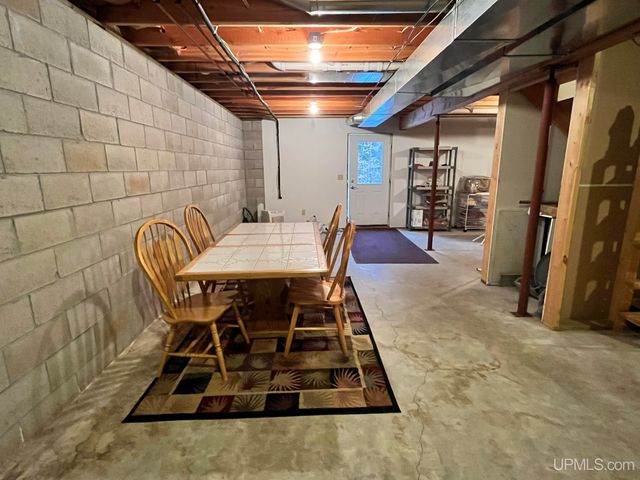 9015 E Powell Lake Road, Wetmore, MI 49895