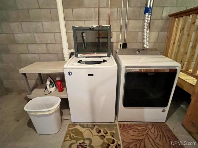 9015 E Powell Lake Road, Wetmore, MI 49895