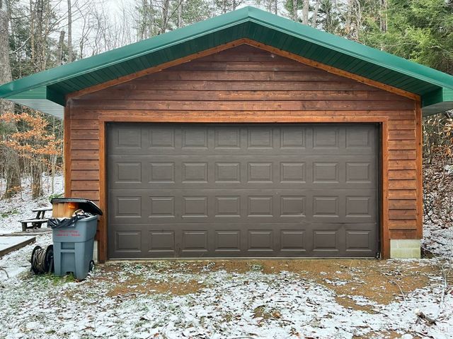 9015 E Powell Lake Road, Wetmore, MI 49895