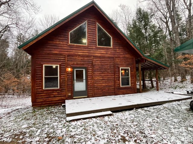 9015 E Powell Lake Road, Wetmore, MI 49895