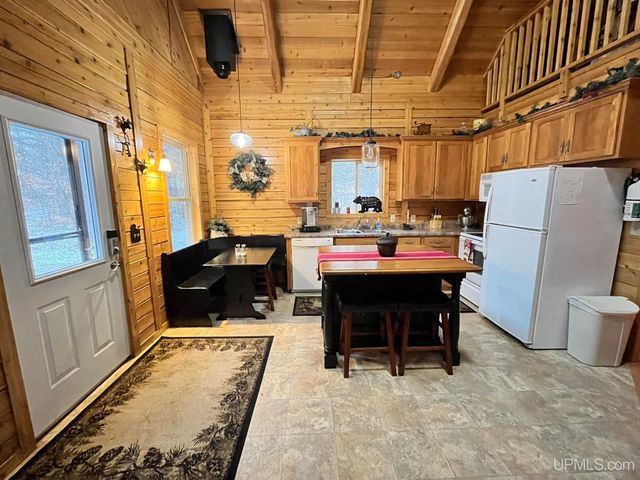 9015 E Powell Lake Road, Wetmore, MI 49895