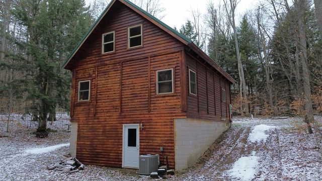 9015 E Powell Lake Road, Wetmore, MI 49895
