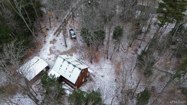 9015 E Powell Lake Road, Wetmore, MI 49895