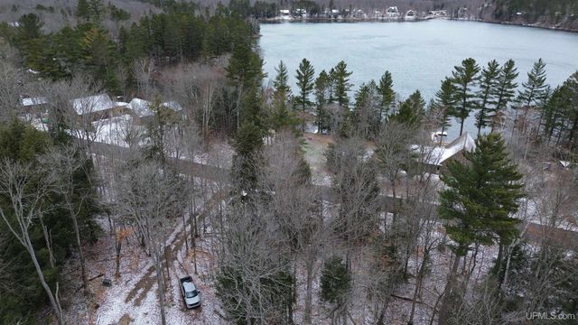 9015 E Powell Lake Road, Wetmore, MI 49895