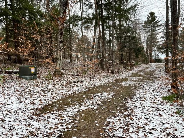 9015 E Powell Lake Road, Wetmore, MI 49895