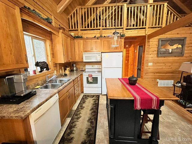 9015 E Powell Lake Road, Wetmore, MI 49895