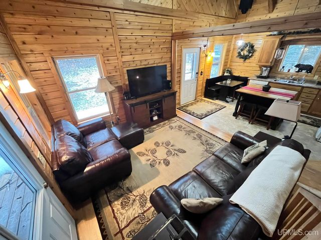 9015 E Powell Lake Road, Wetmore, MI 49895