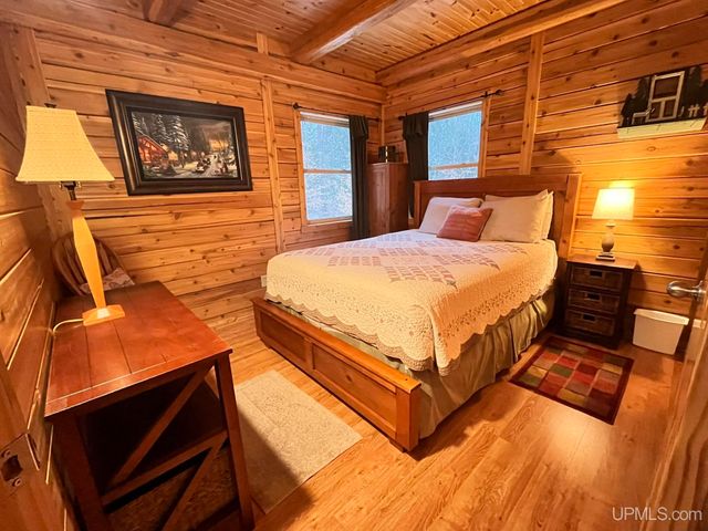 9015 E Powell Lake Road, Wetmore, MI 49895