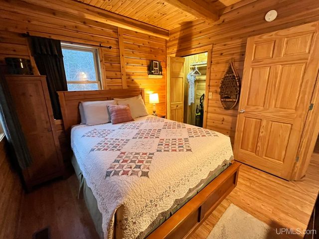 9015 E Powell Lake Road, Wetmore, MI 49895