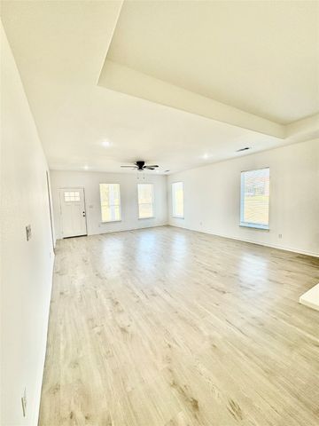 2205 Wellington Street, Greenville, TX 75401