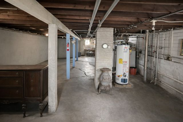 8748 S Marquette Avenue, Chicago, IL 60617