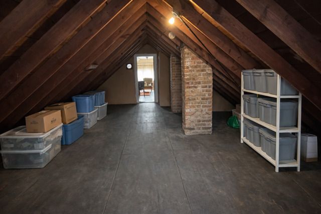 8748 S Marquette Avenue, Chicago, IL 60617