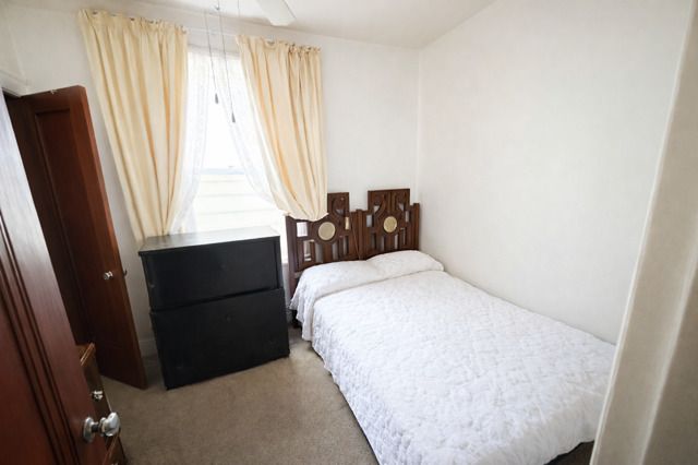 8748 S Marquette Avenue, Chicago, IL 60617