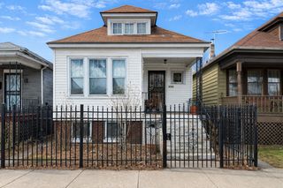 8748 S Marquette Avenue, Chicago, IL 60617