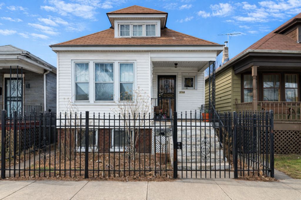 8748 S Marquette Avenue, Chicago, IL 60617