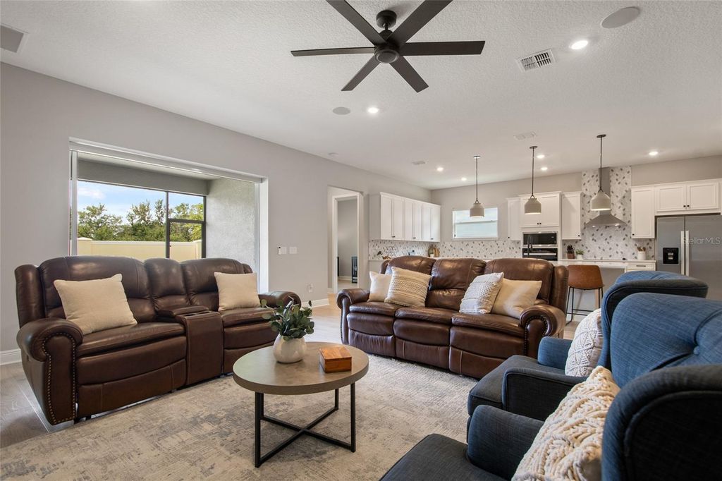 Image 20 of property listing at 19358 BANFIELD PLACE, Orlando, FL 32827