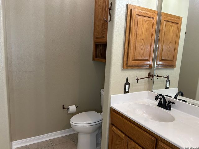 495 HILL COUNTRY DR, Pipe Creek, TX 78063