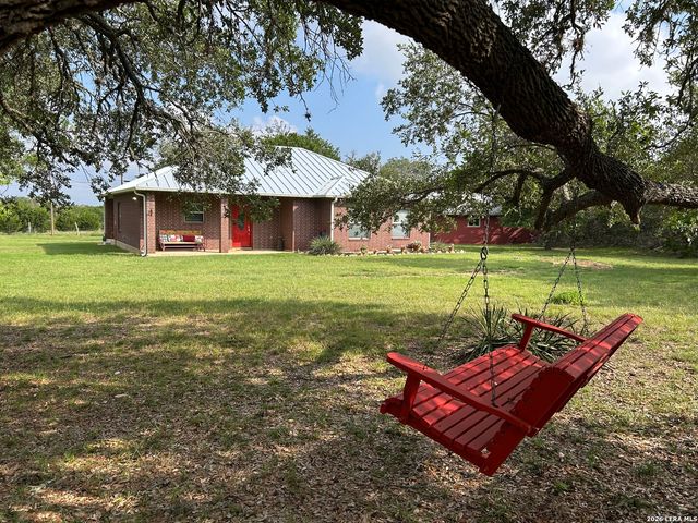 495 HILL COUNTRY DR, Pipe Creek, TX 78063