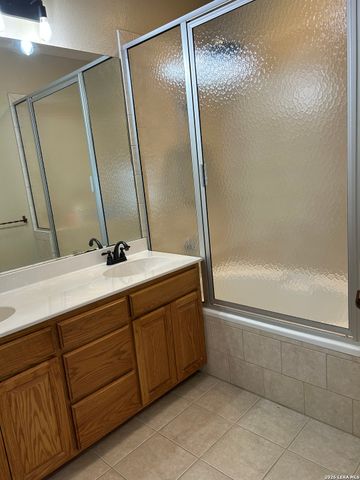 495 HILL COUNTRY DR, Pipe Creek, TX 78063