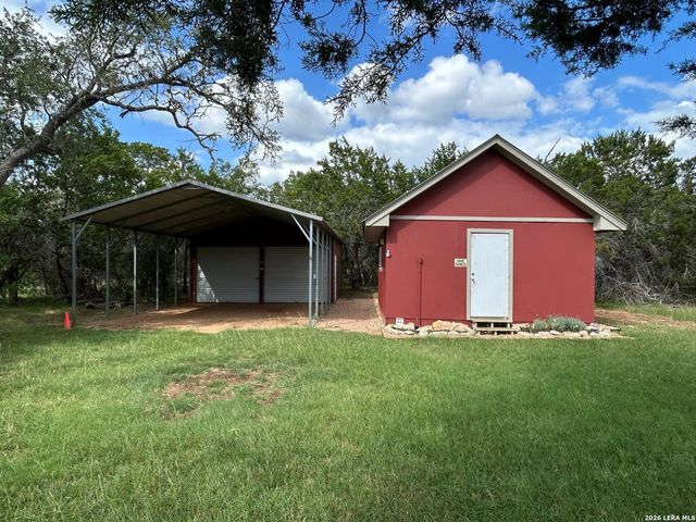 495 HILL COUNTRY DR, Pipe Creek, TX 78063