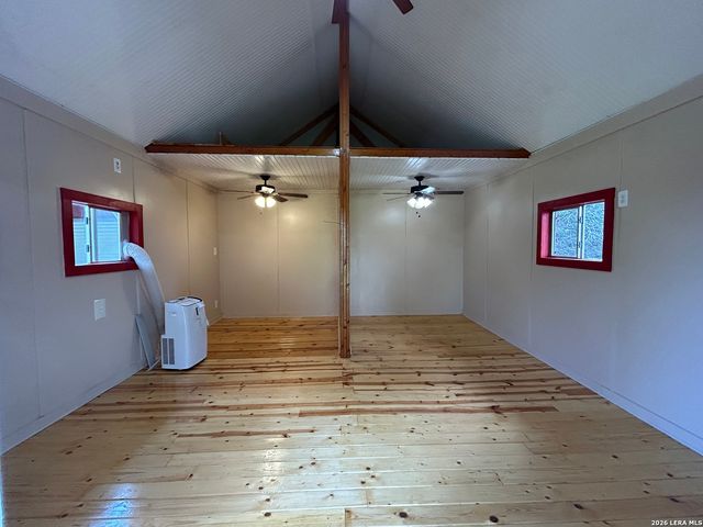 495 HILL COUNTRY DR, Pipe Creek, TX 78063