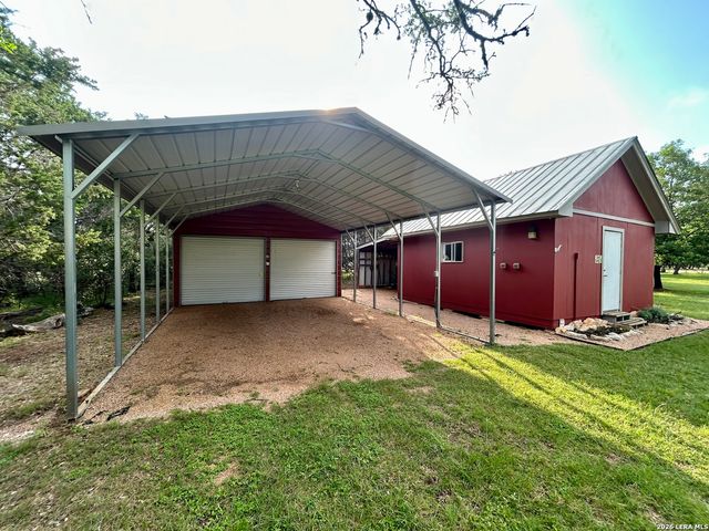 495 HILL COUNTRY DR, Pipe Creek, TX 78063