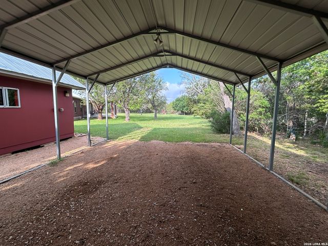 495 HILL COUNTRY DR, Pipe Creek, TX 78063