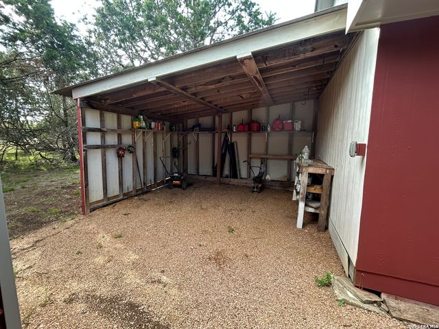 495 HILL COUNTRY DR, Pipe Creek, TX 78063