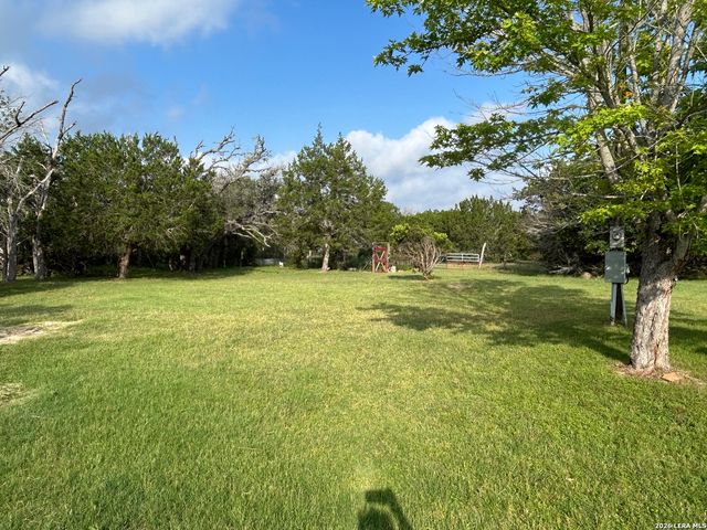 495 HILL COUNTRY DR, Pipe Creek, TX 78063