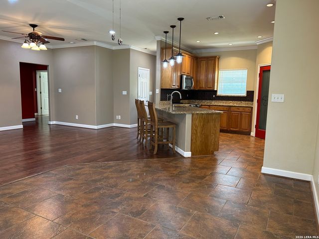 495 HILL COUNTRY DR, Pipe Creek, TX 78063