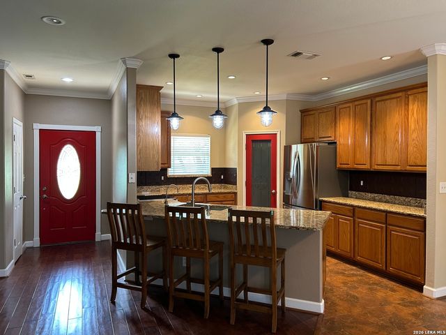495 HILL COUNTRY DR, Pipe Creek, TX 78063