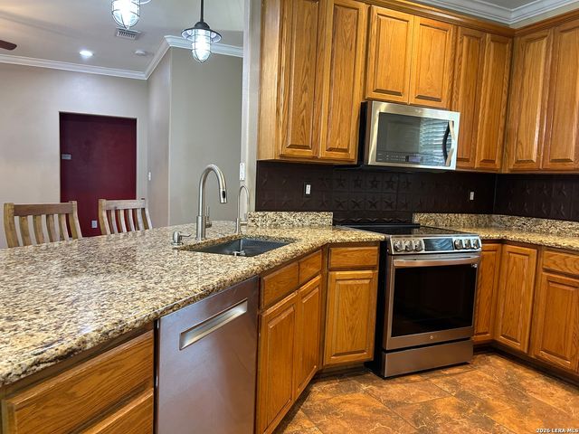 495 HILL COUNTRY DR, Pipe Creek, TX 78063