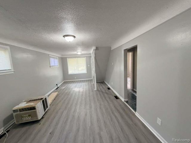 6390 Vaughan Street, Detroit, MI 48228