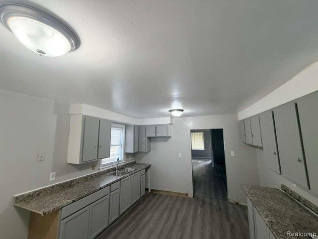 6390 Vaughan Street, Detroit, MI 48228