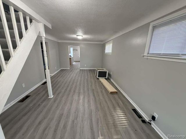 6390 Vaughan Street, Detroit, MI 48228