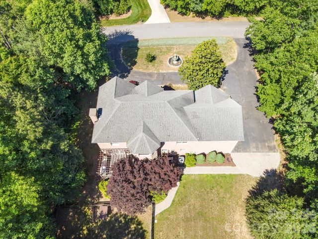 381 Lake Forest Drive, Taylorsville, NC 28681